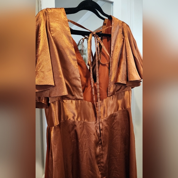 Lavetir Burnt Orange Gown with Plunge Neckline and Flutter Sleeves - Picture 4 of 6